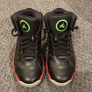 Nike Jordan Ol’ School Sz 10 Black/Wolf Grey/Red/Green (317223-017)